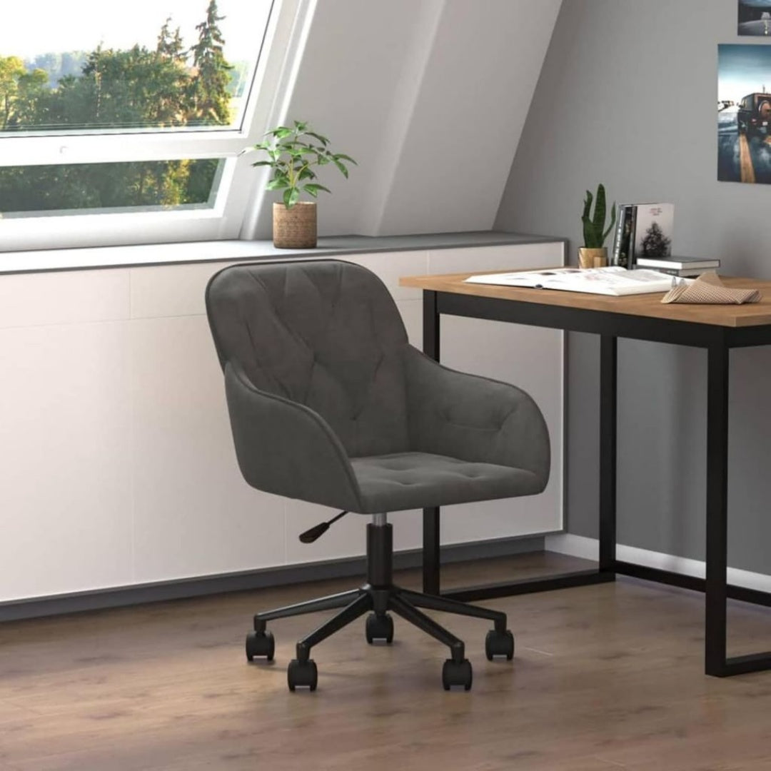 Schreibtisch aus Hochwertigem Material mit Mattes Eigenschaften fuer Homeoffice